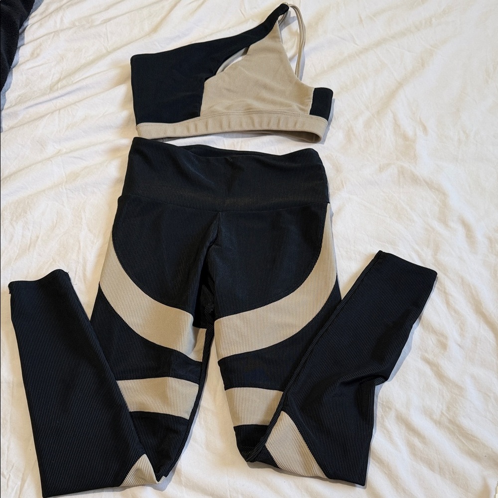 Ribbed ONZIE Black and Tan Activewear Set